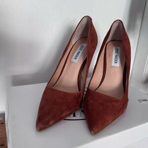 STEVE MADDEN DAISE CHESTNUT SUEDE SIZE 7